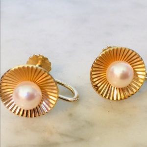 Beautiful vintage 14k Pearl clip on earrings